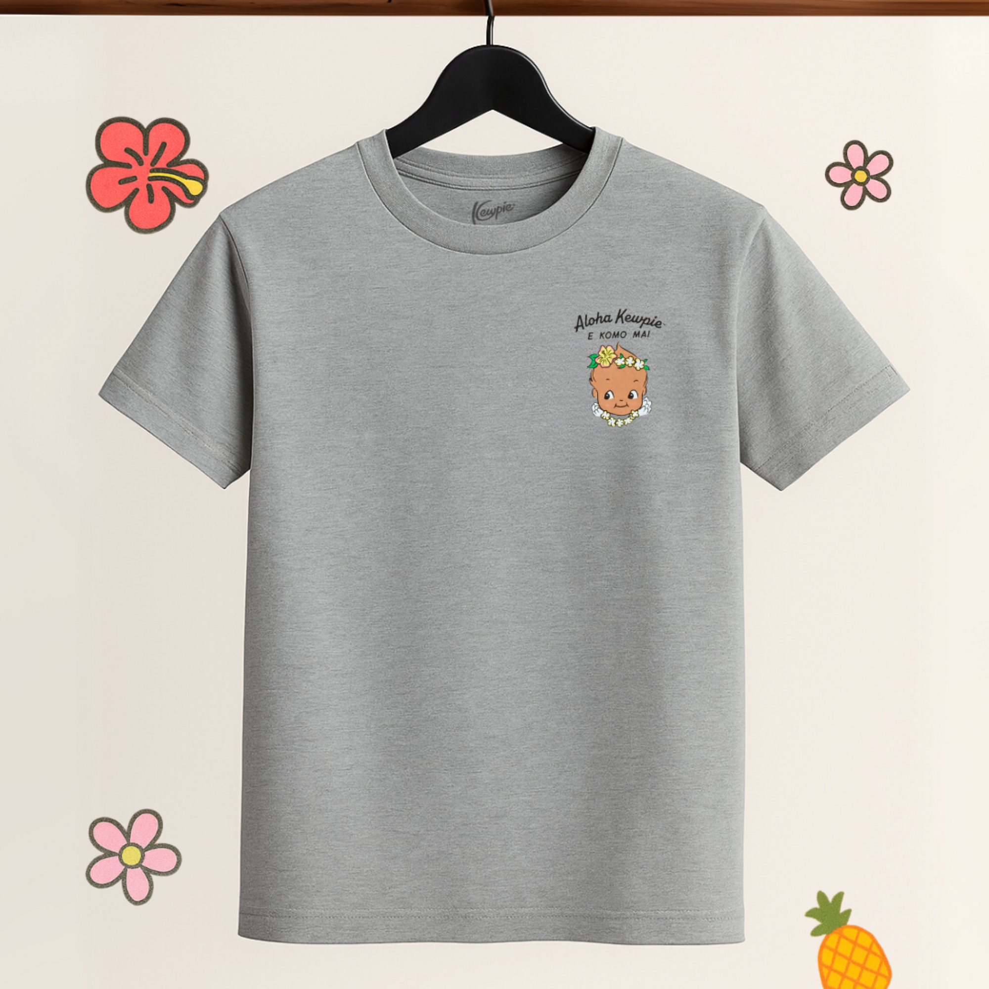 Kewpie「E Komo Mai」ユニセックスTシャツ（大人用）