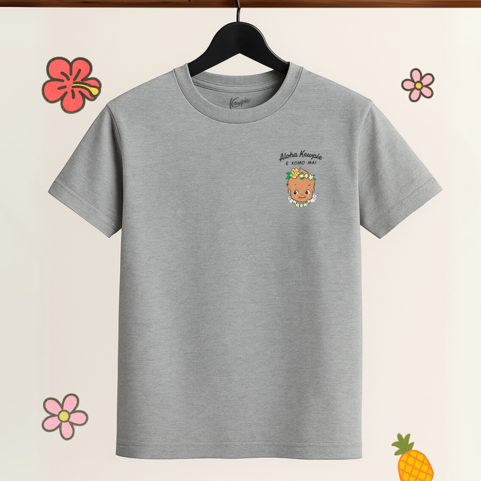 Kewpie「E Komo Mai」ユニセックスTシャツ（大人用）